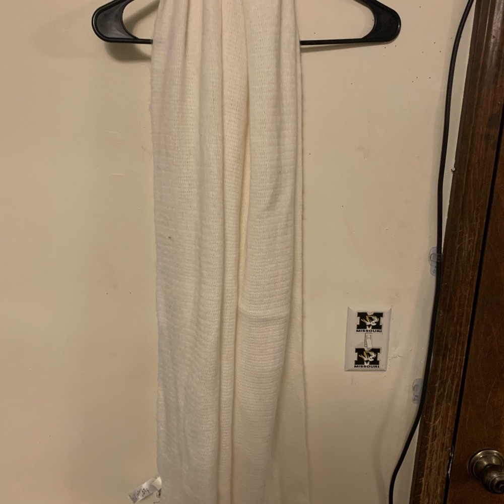 white/cream scarf